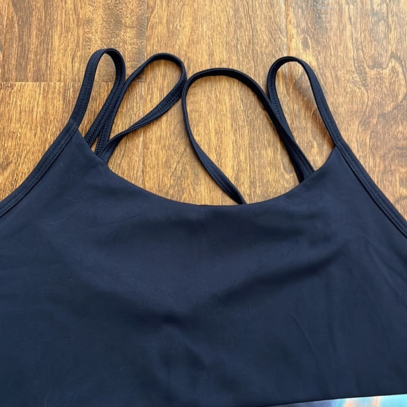 Adidas Crop Top Size XL - Picture 3 of 15